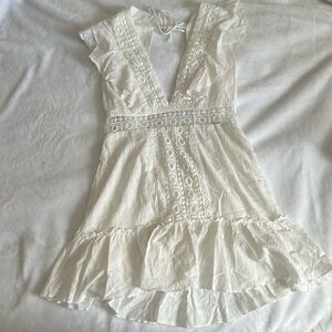 White Mini Dress, Size 2 can fit a 4, condition:like new